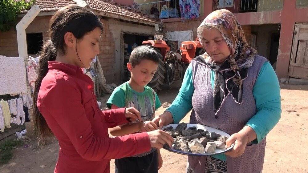 Mıknatısla gök taşı topladı