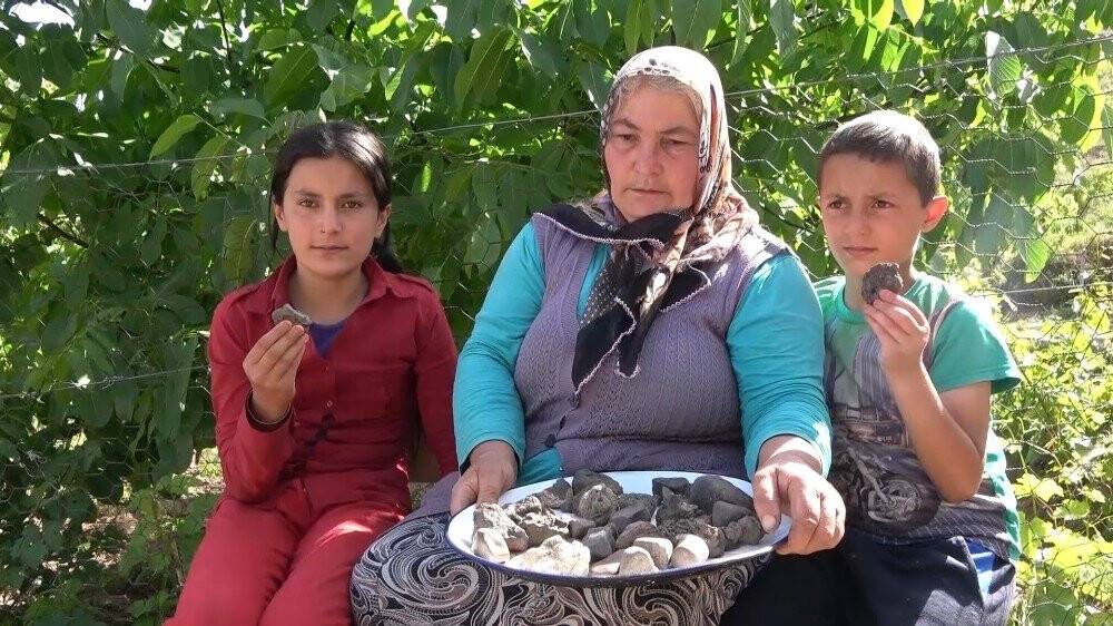 Mıknatısla gök taşı topladı