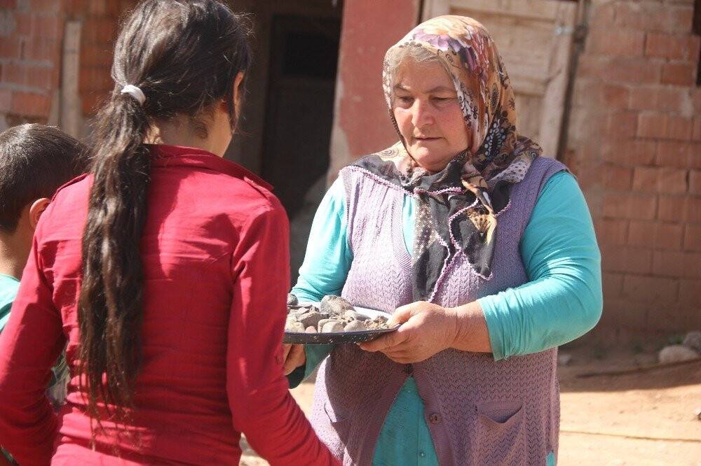 Mıknatısla gök taşı topladı