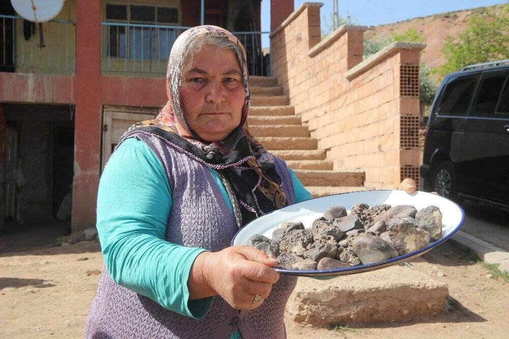 Mıknatısla gök taşı topladı