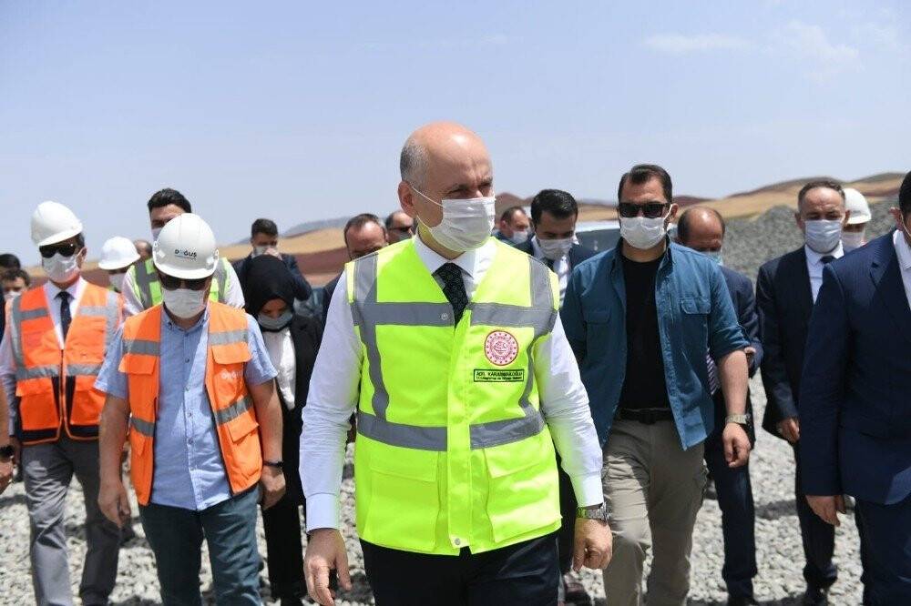 Bakan Karaismailoğlu: 'Bugün itibariyle 3 ülkeye uçuşlar başladı'