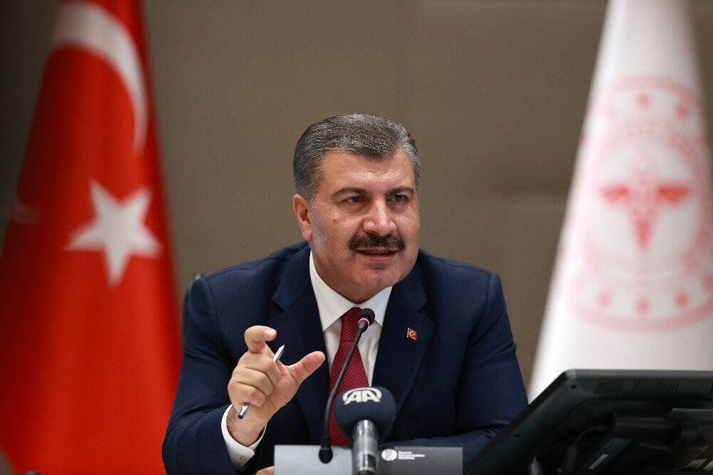 Bakan Koca: 'Kısıtlamayla 65 yaş üstünün hastalığa yakalanma oranı yaklaşık yüzde 50 oranında azaldı'