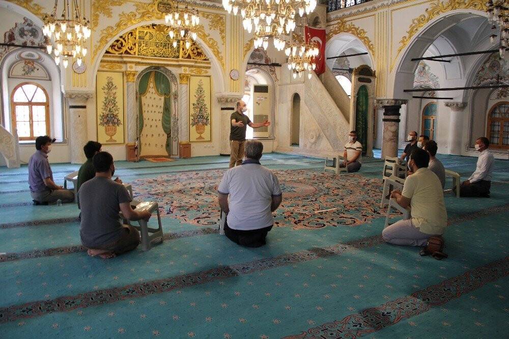 İzmir’de merkezi ezan sistemi uygulamasına geçici bir süreyle son verildi