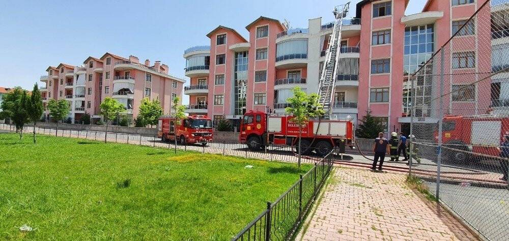 Konya’da çatıda çıkan yangın korkuttu