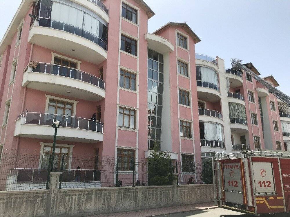 Konya’da çatıda çıkan yangın korkuttu