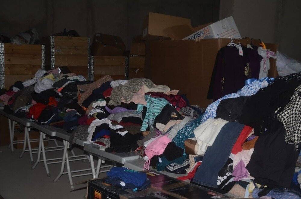 Yardım kolilerinin içinden çıkan para duygulandırdı