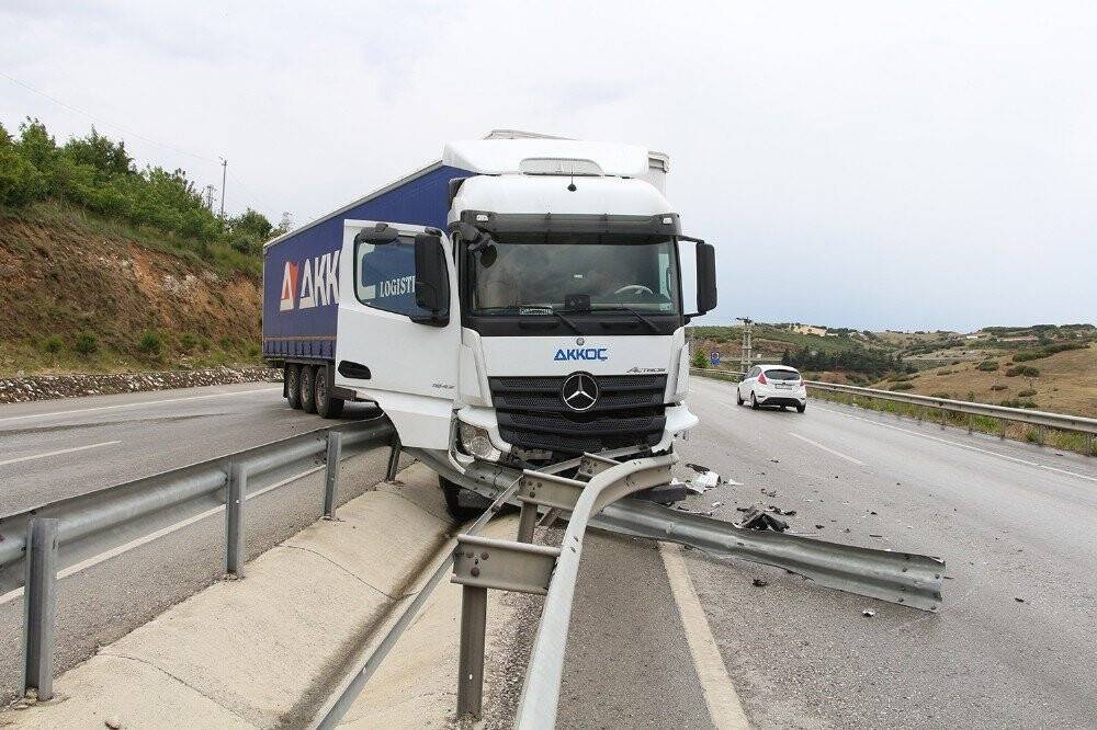 Sağanak yağış Kula’da hayatı olumsuz etkiledi