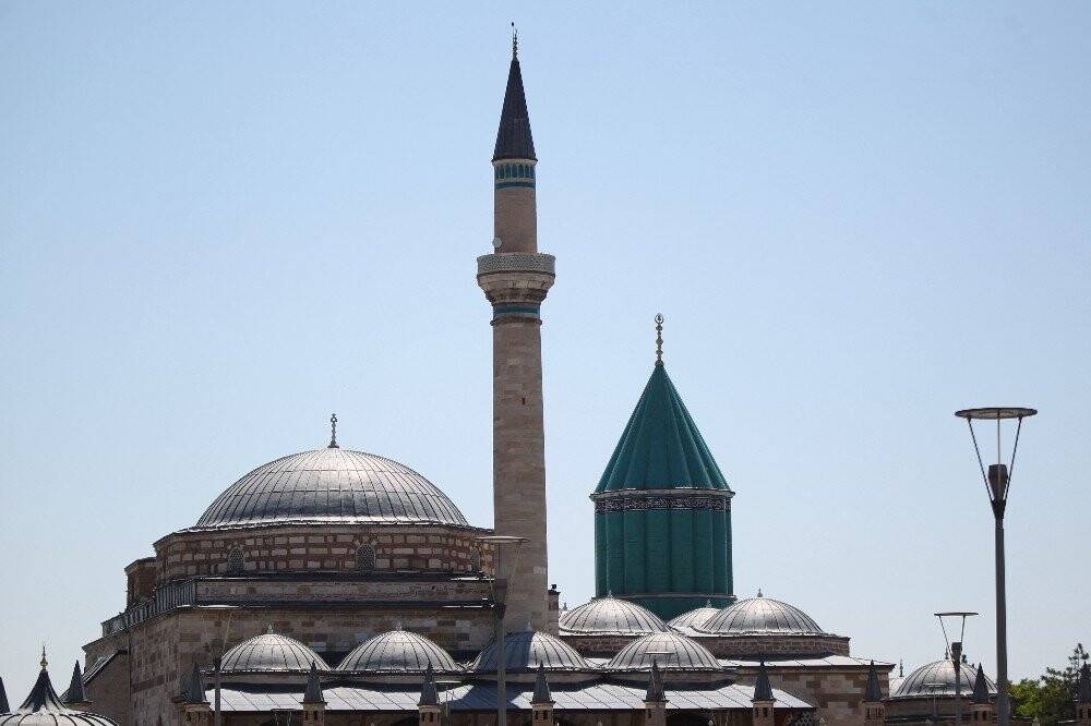 Mevlana Müzesi’ndeki yeşil kubbenin çinileri yenileniyor