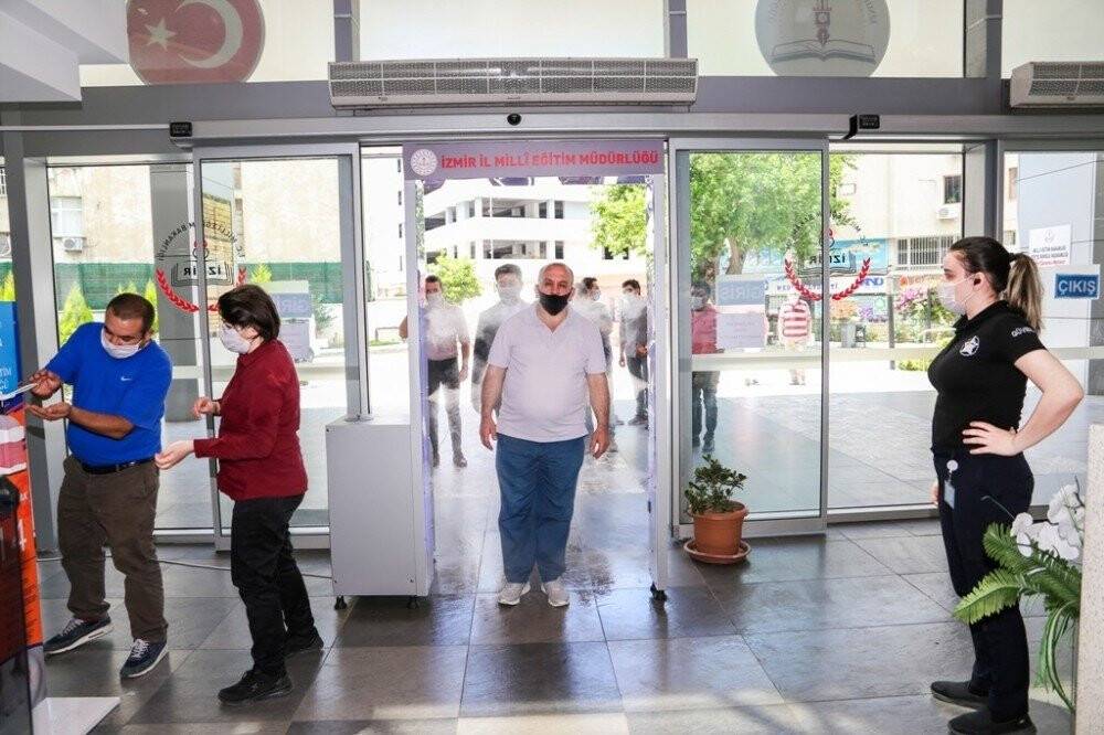 İzmir Milli Eğitim Müdürlüğünden sensörlü dezenfektan