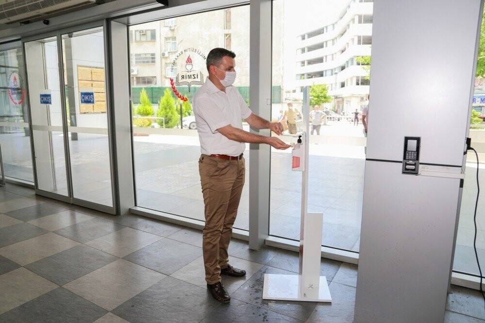 İzmir Milli Eğitim Müdürlüğünden sensörlü dezenfektan