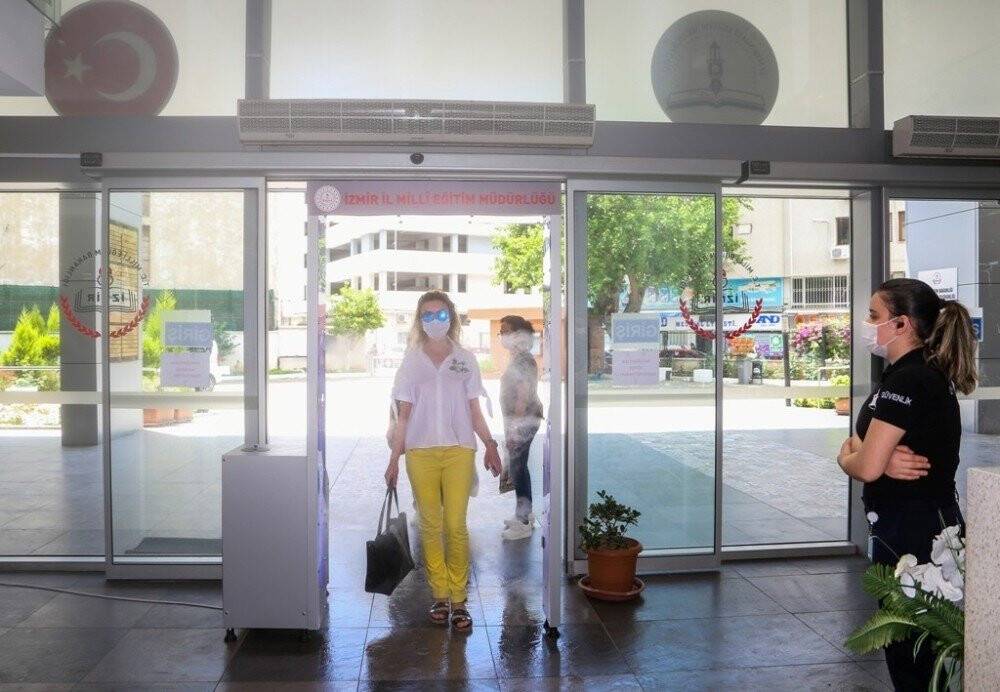 İzmir Milli Eğitim Müdürlüğünden sensörlü dezenfektan