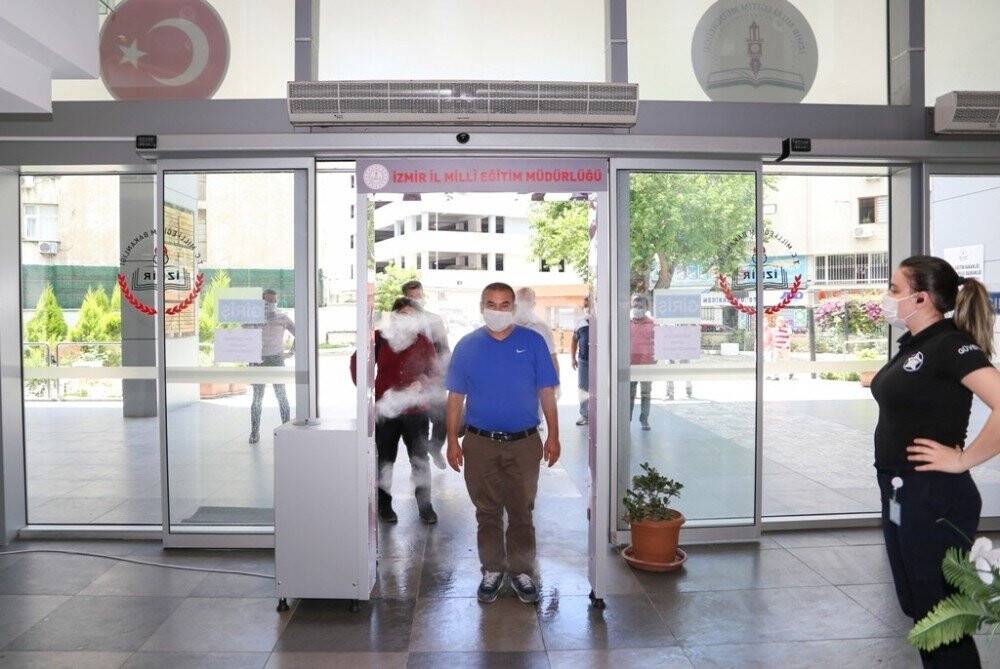 İzmir Milli Eğitim Müdürlüğünden sensörlü dezenfektan