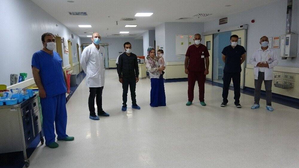 Kaynar Kazana düşen bebek hayata tutundu