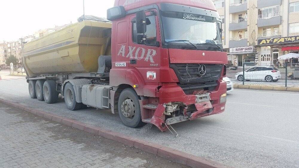 Konya’da tır ve hafif ticari araç çarpıştı: 1 yaralı