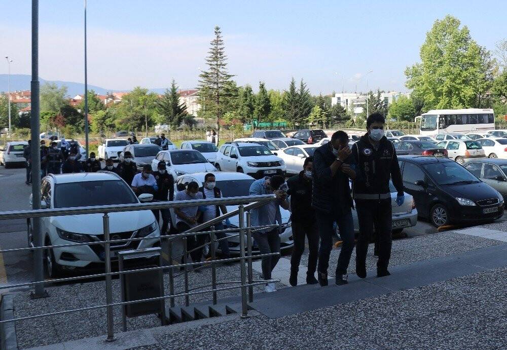 Bolu’da, dolandırıcılık çetesi 17 kişi adliyeye sevk edildi
