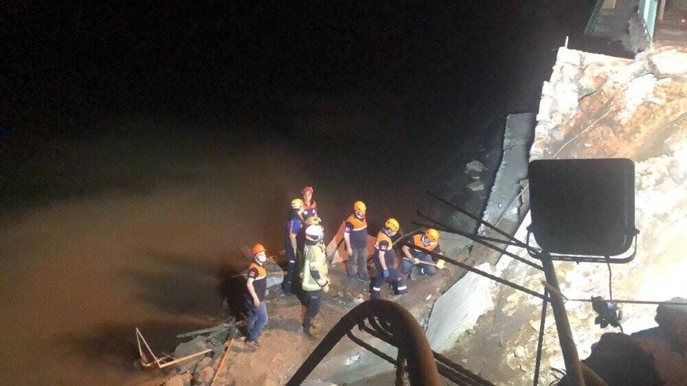 Sağanak yağış nedeniyle istinat duvarı çöktü