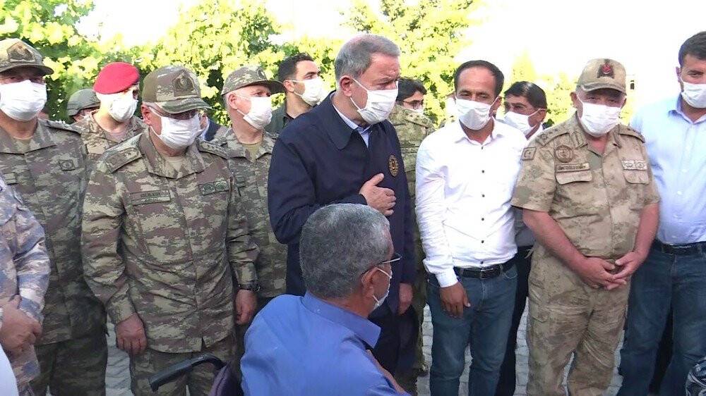 Bakan Akar’dan şehit işçilerin ailelerine taziye ziyareti