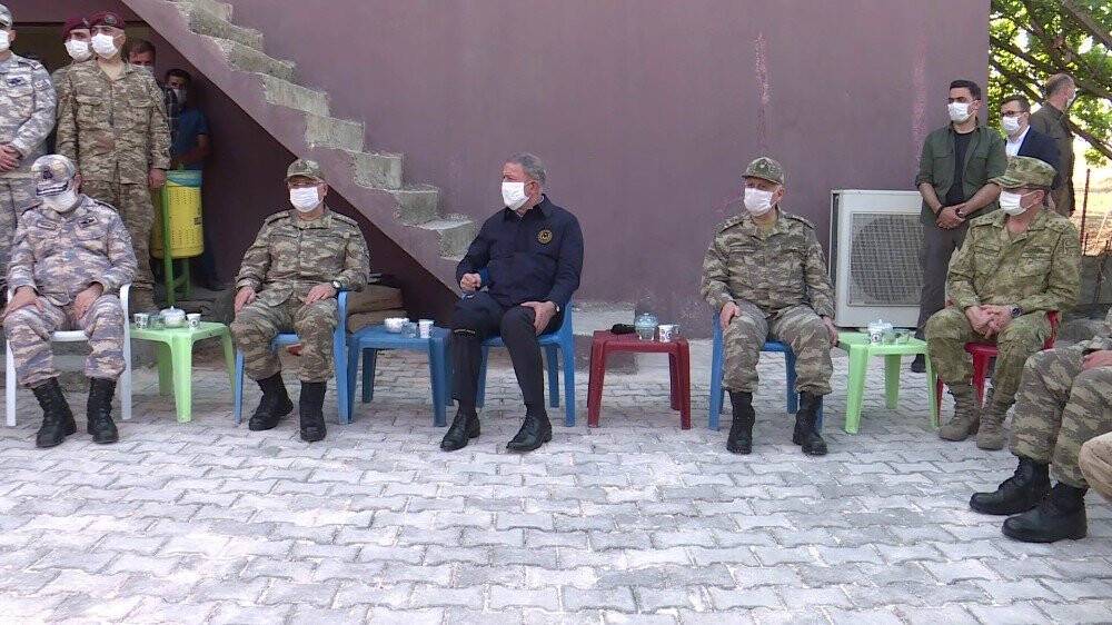 Bakan Akar’dan şehit işçilerin ailelerine taziye ziyareti