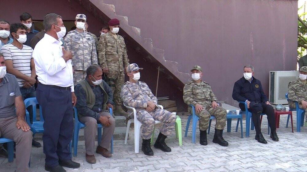 Bakan Akar’dan şehit işçilerin ailelerine taziye ziyareti