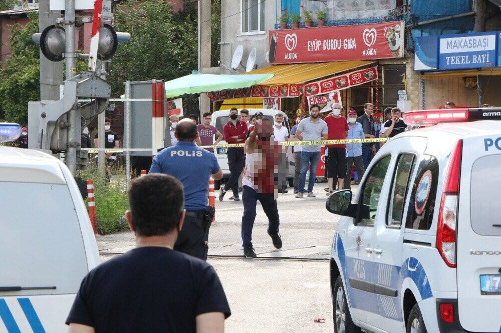 Ceza yedi, polislere saldırdı