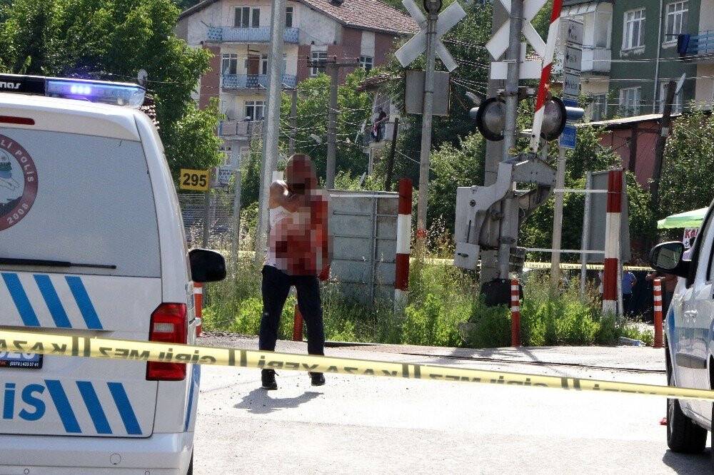 Ceza yedi, polislere saldırdı