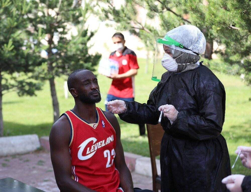 Sivasspor’a Konyaspor maçı öncesi 6. kez korona virüs testi yapıldı