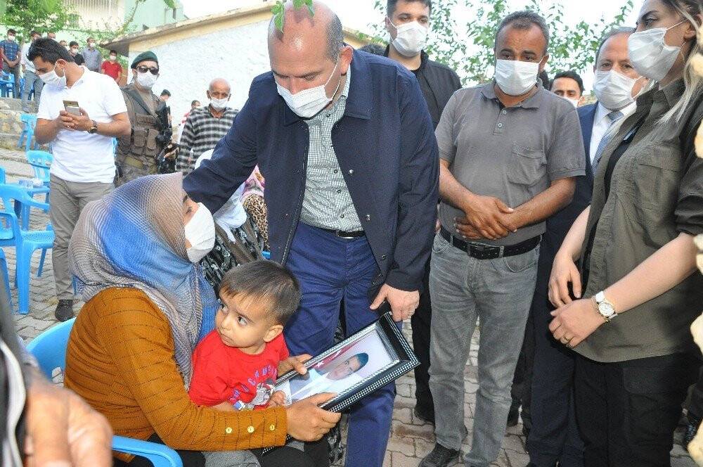 İçişleri Bakanı Soylu’dan şehit işçilerin ailelerine taziye ziyareti