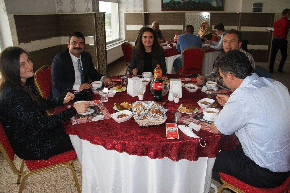 Konya'nın vaka görülmeyen ilçesinde vefa ve sosyal destek grubu yemekte buluştu