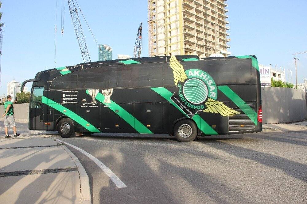 Korona virüs şoku yaşayan Akhisarspor İzmir’e geldi