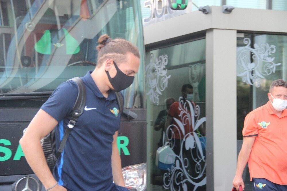 Korona virüs şoku yaşayan Akhisarspor İzmir’e geldi