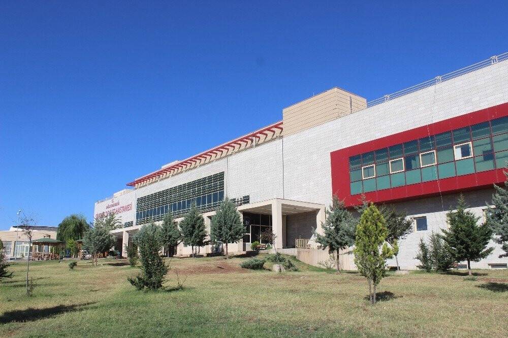 Cinnet geçiren şahıs eşiyle kayınpederini öldürdü