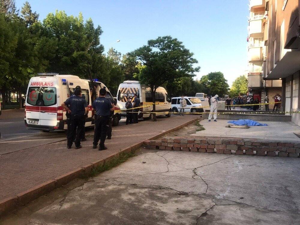 Cam silerken 6. kattan düşerek hayatını kaybetti