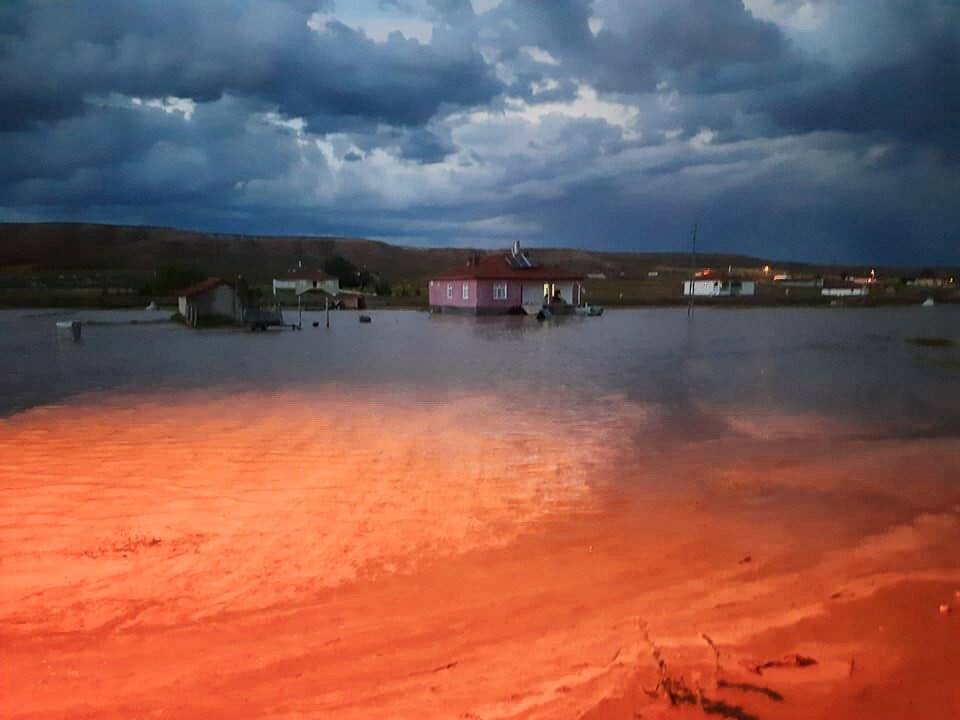 Konya'da şiddetli yağmur sele neden oldu