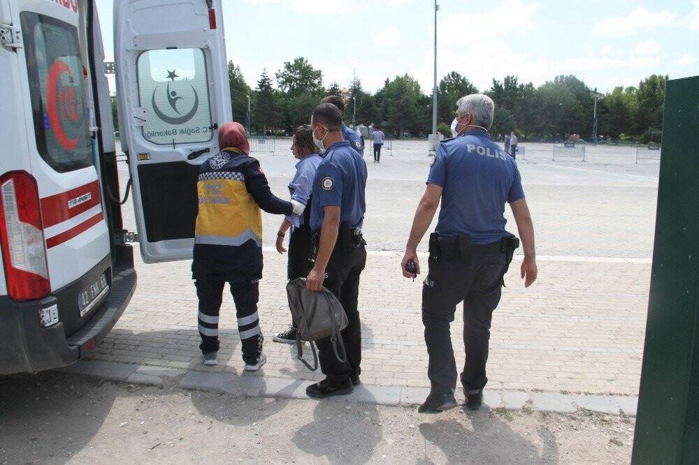 Göle atlayan kadını  polisler kurtardı