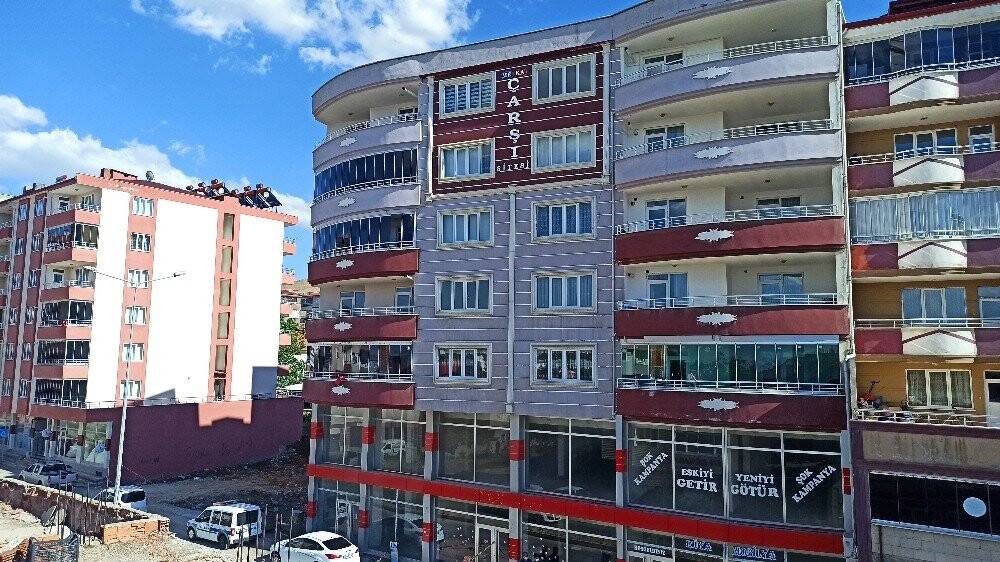 6’ncı kattan düşen kadın hayatını kaybetti