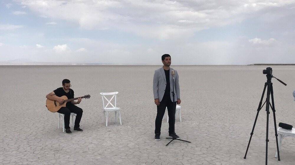 Doğa harikası Tuz Gölü klip mekanına dönüştü