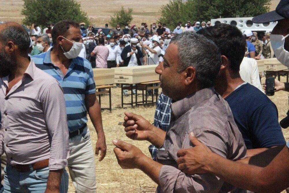 Konya’daki kazada ölen 7 kişi Şanlıurfa’da defnedildi