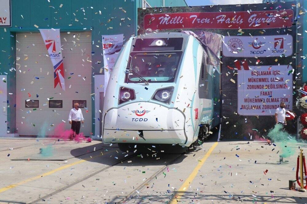 Milli elektrikli trenin fabrika testleri başlatıldı