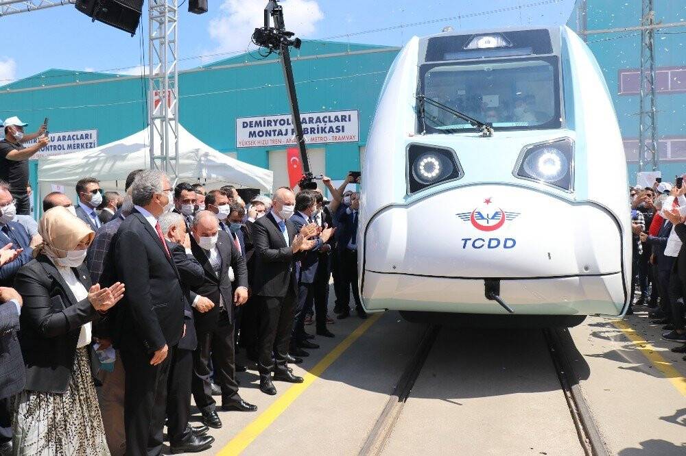 Milli elektrikli trenin fabrika testleri başlatıldı