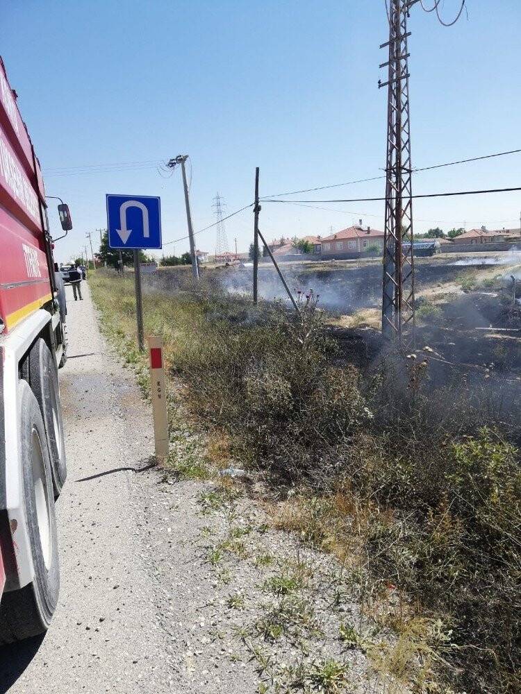 Konya'daki  ot yangını büyümeden söndürüldü