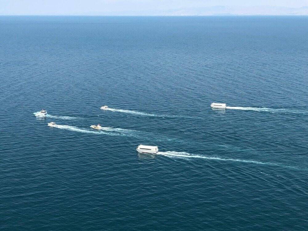 Göçmenleri taşıyan batık tekneyi arama çalışmaları devam ediyor