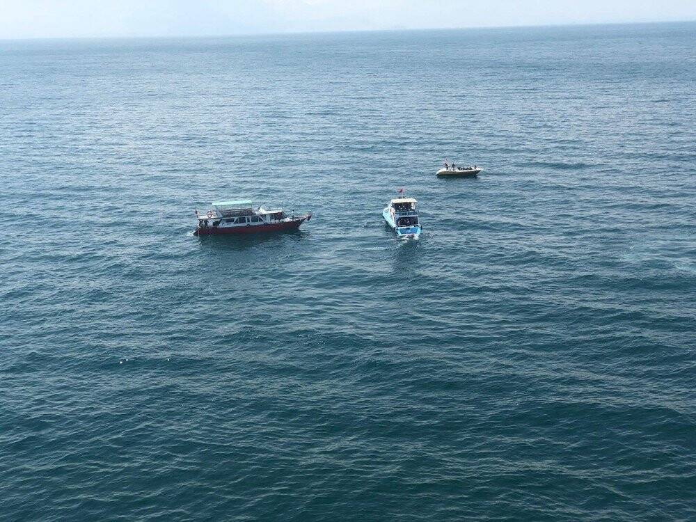 Göçmenleri taşıyan batık tekneyi arama çalışmaları devam ediyor