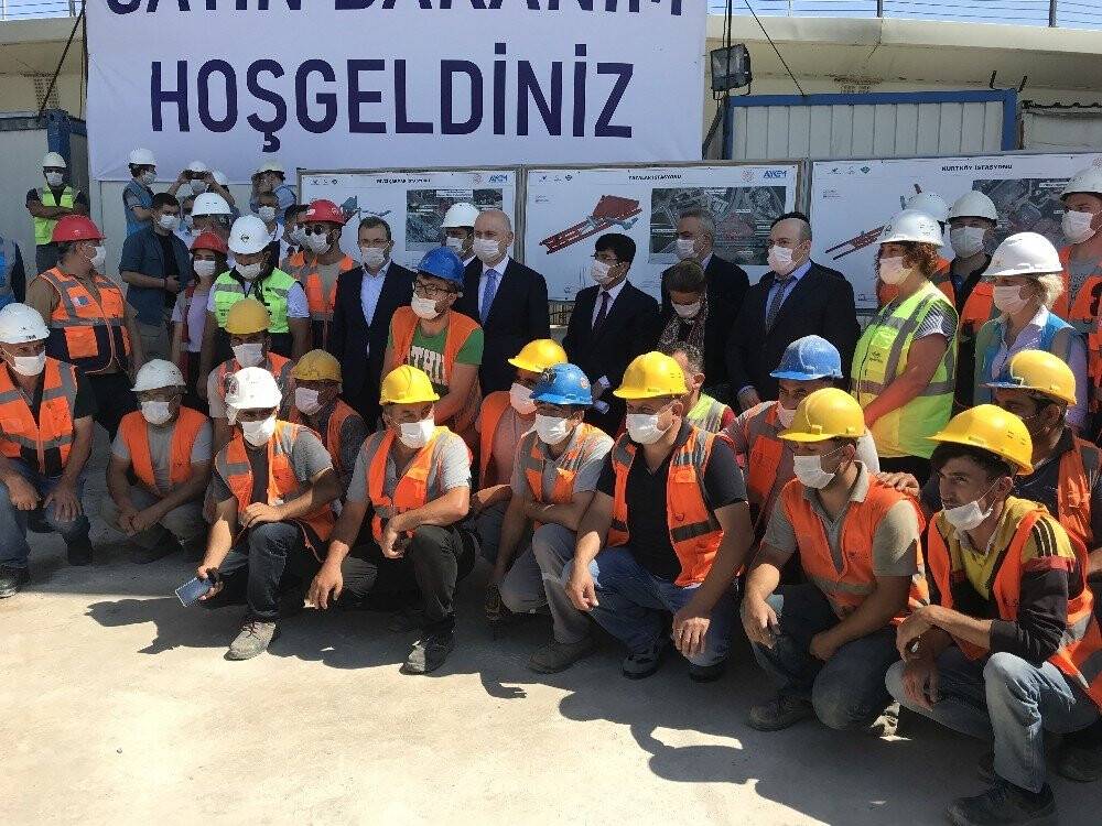 Bakan Karaismailoğlu havalimanı metro inşaatını denetledi