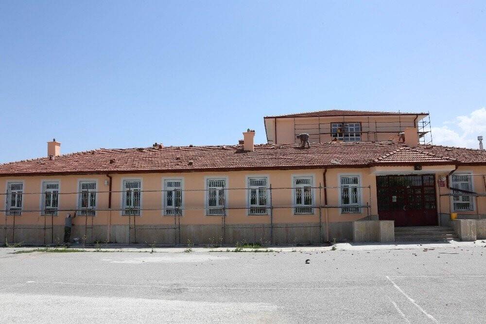 Başkan Kavuş: 'Okullarımız öğrencilerini yeni eğitim yılında yeni çehreleriyle karşılayacak'