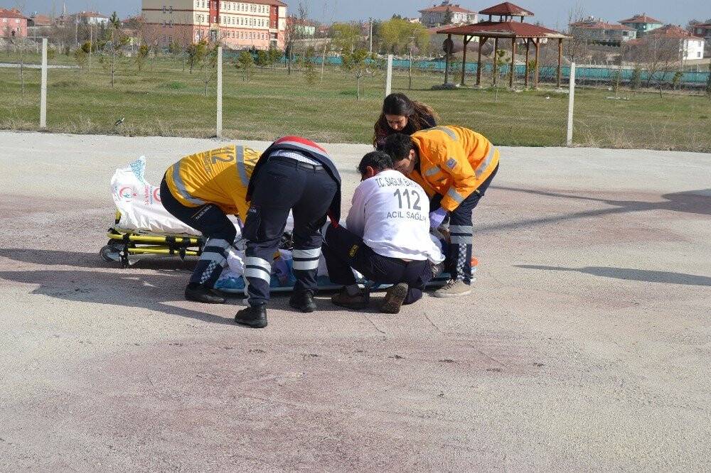 Kalp krizi geçiren işçi helikopter ambulansla hastaneye sevk edildi