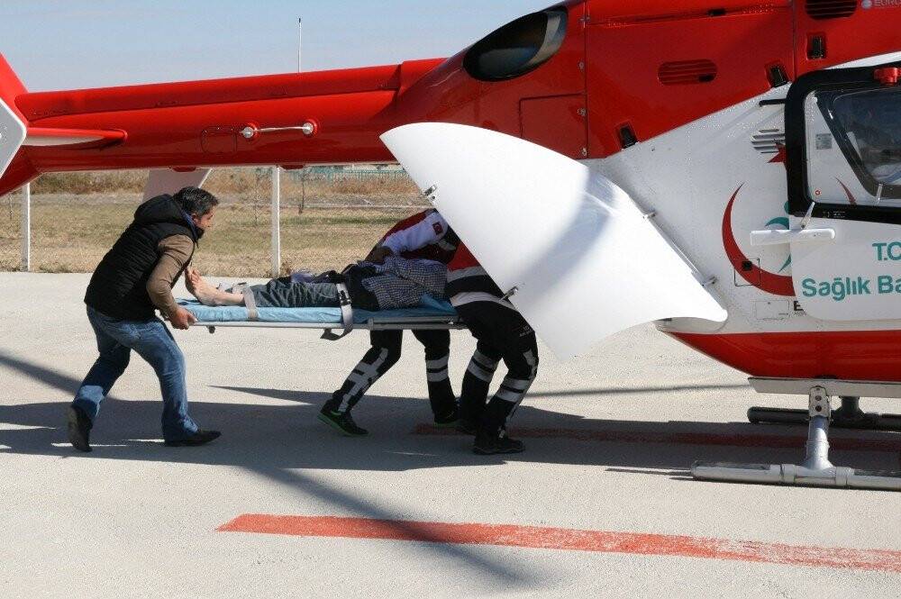 Kalp krizi geçiren işçi helikopter ambulansla hastaneye sevk edildi