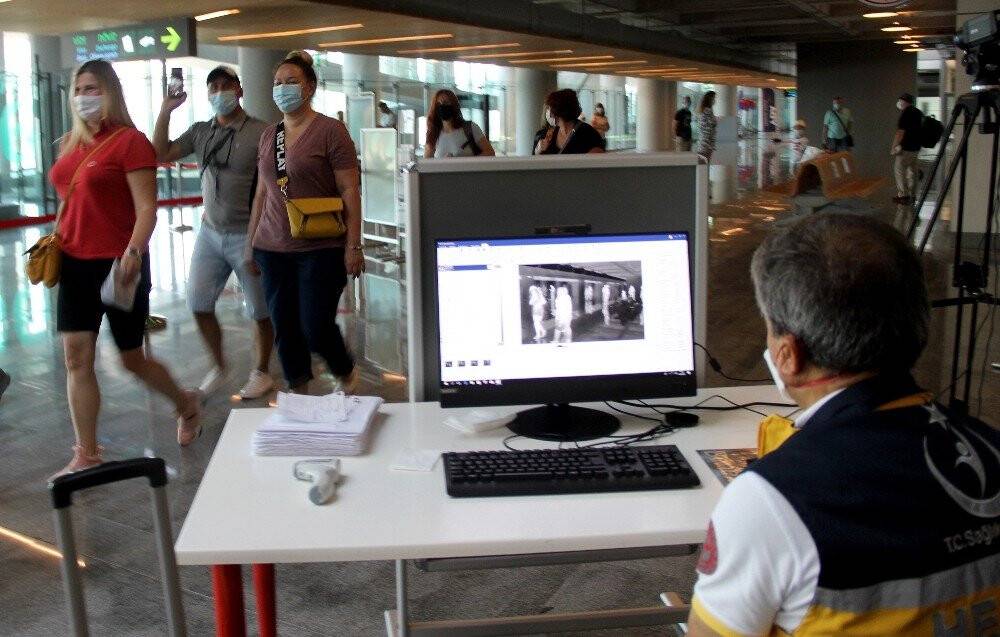Sezonun ilk turist kafilesi lokumla karşılandı