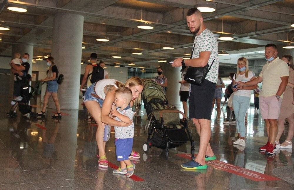 Sezonun ilk turist kafilesi lokumla karşılandı