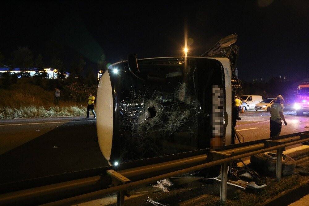 Yolcu otobüsü devrildi: 1 ölü, 14 yaralı