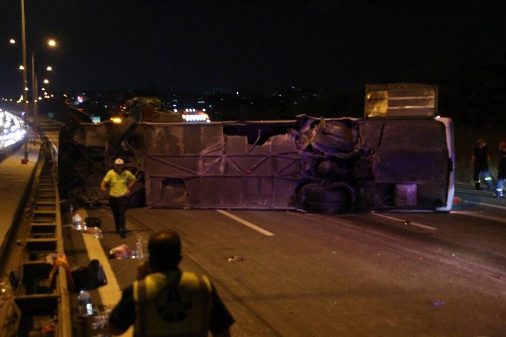 Yolcu otobüsü devrildi: 1 ölü, 14 yaralı